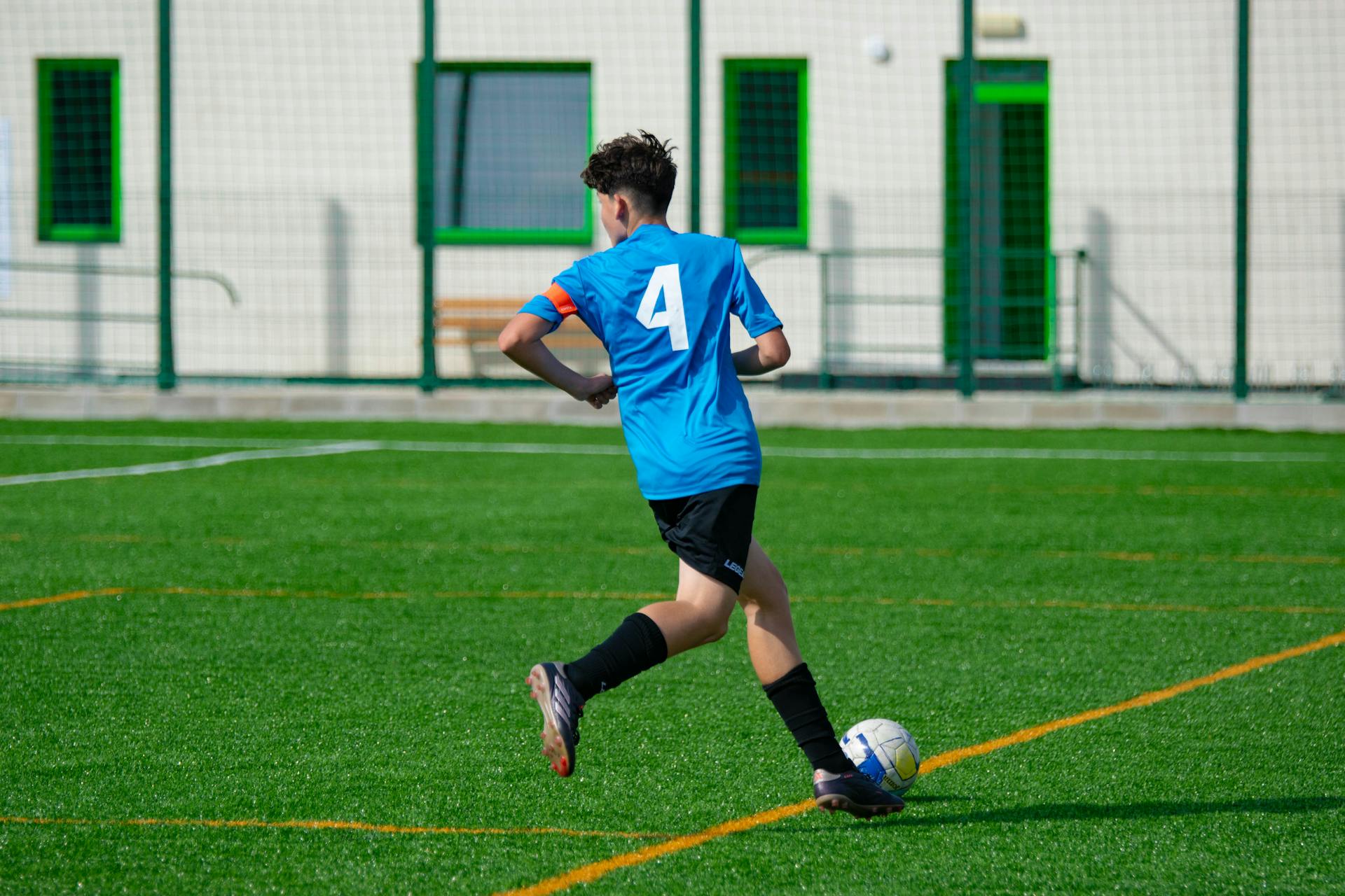 Including displaced youth in your club: where to start? Check out the REPLAY guide for clubs available now!